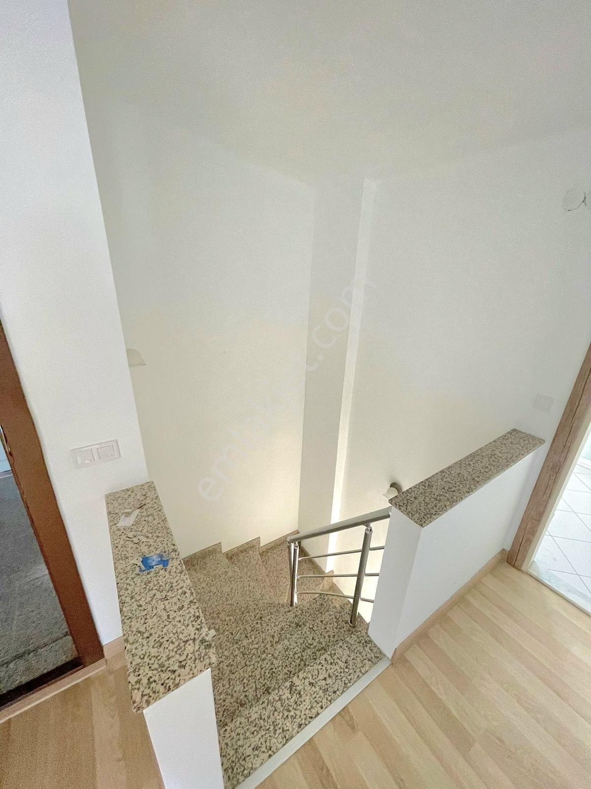 Kuşadası Merkezde 4+1 Deniz Manzaralı Çok Geniş Daire - Görsel 13