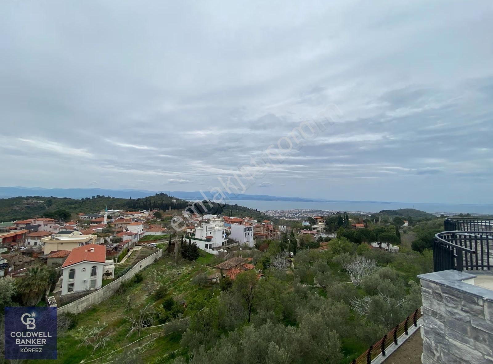 Özel Proje'de Panoramik Deniz Manzaralı 1+1 Teraslı Daire