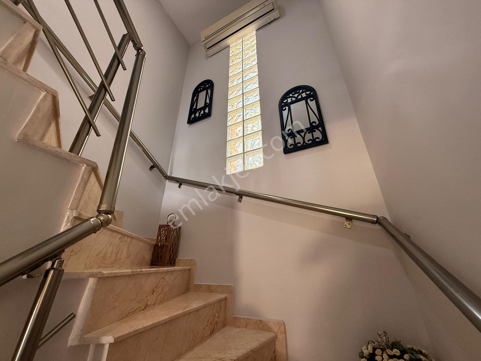 Kuşadası 3+1 Tam Müstakil Özel Havuzlu Fırsat Villa! - Görsel 20