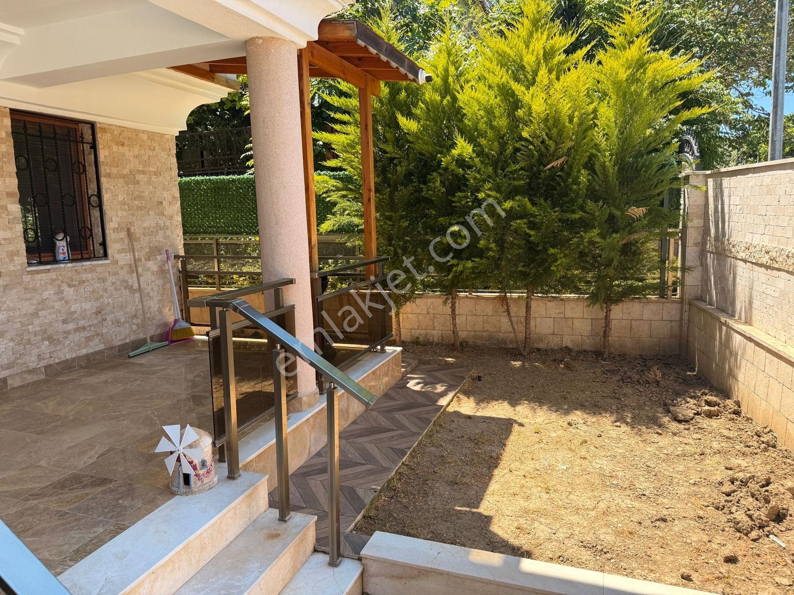 Kuşadası 3+1 Tam Müstakil Özel Havuzlu Fırsat Villa! - Görsel 16