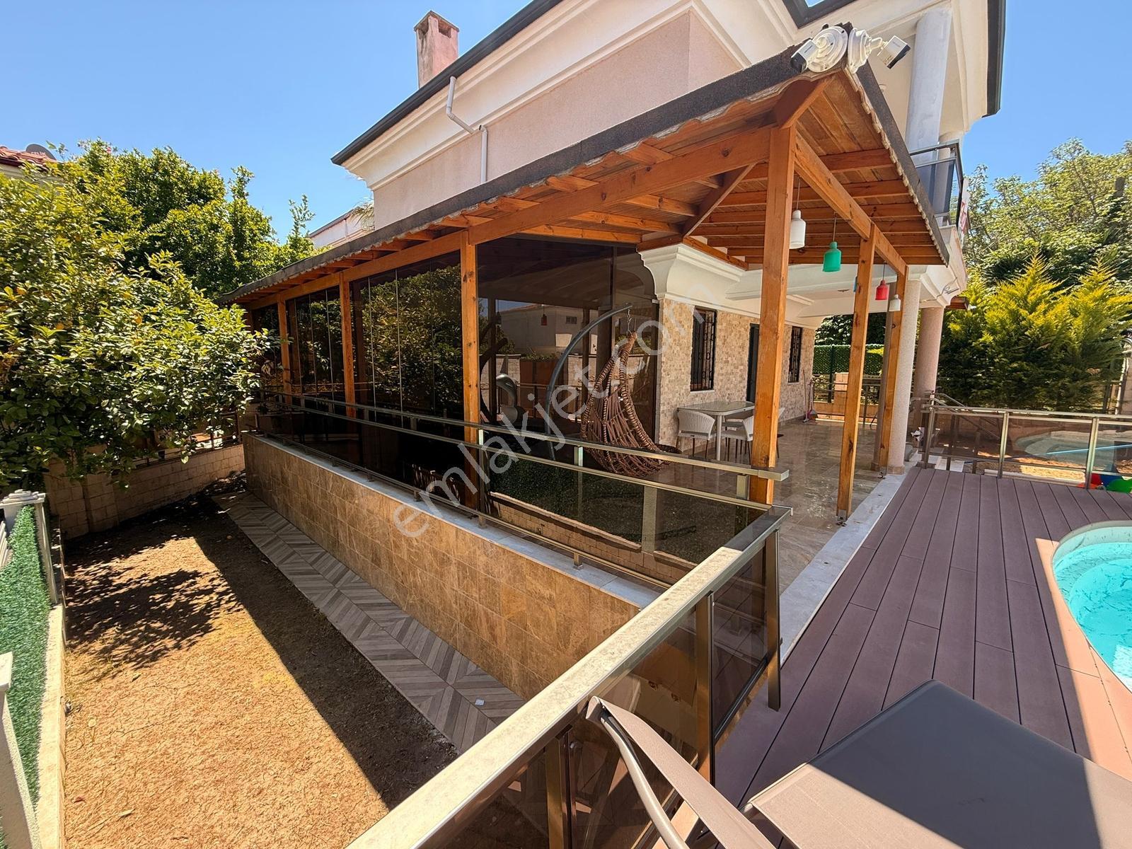 Kuşadası 3+1 Tam Müstakil Özel Havuzlu Fırsat Villa! - Görsel 6