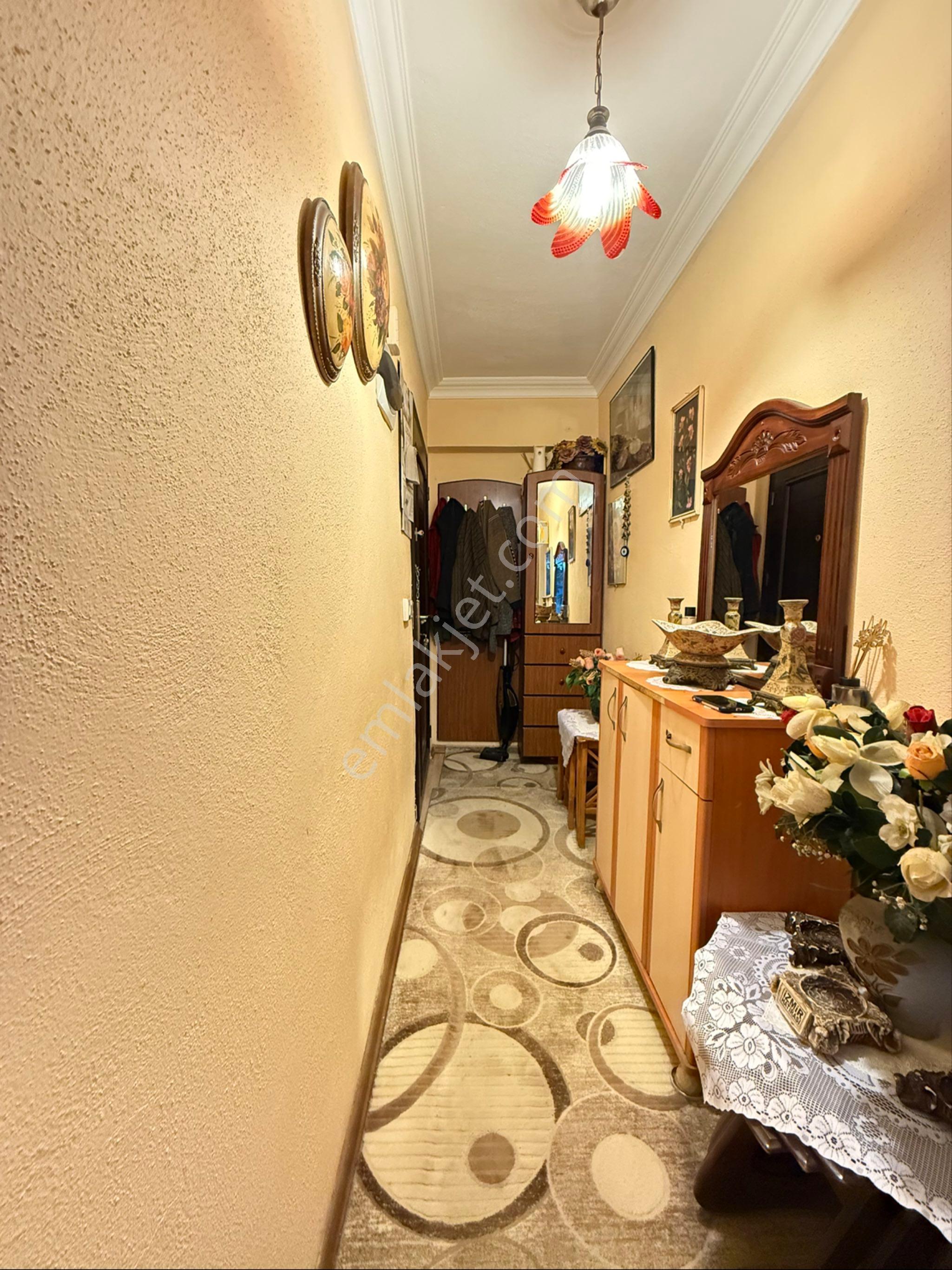 Seferihisar Ürkmez Merkez'de Satılık 2+1 80m2 Daire Denize 200m - Görsel 8