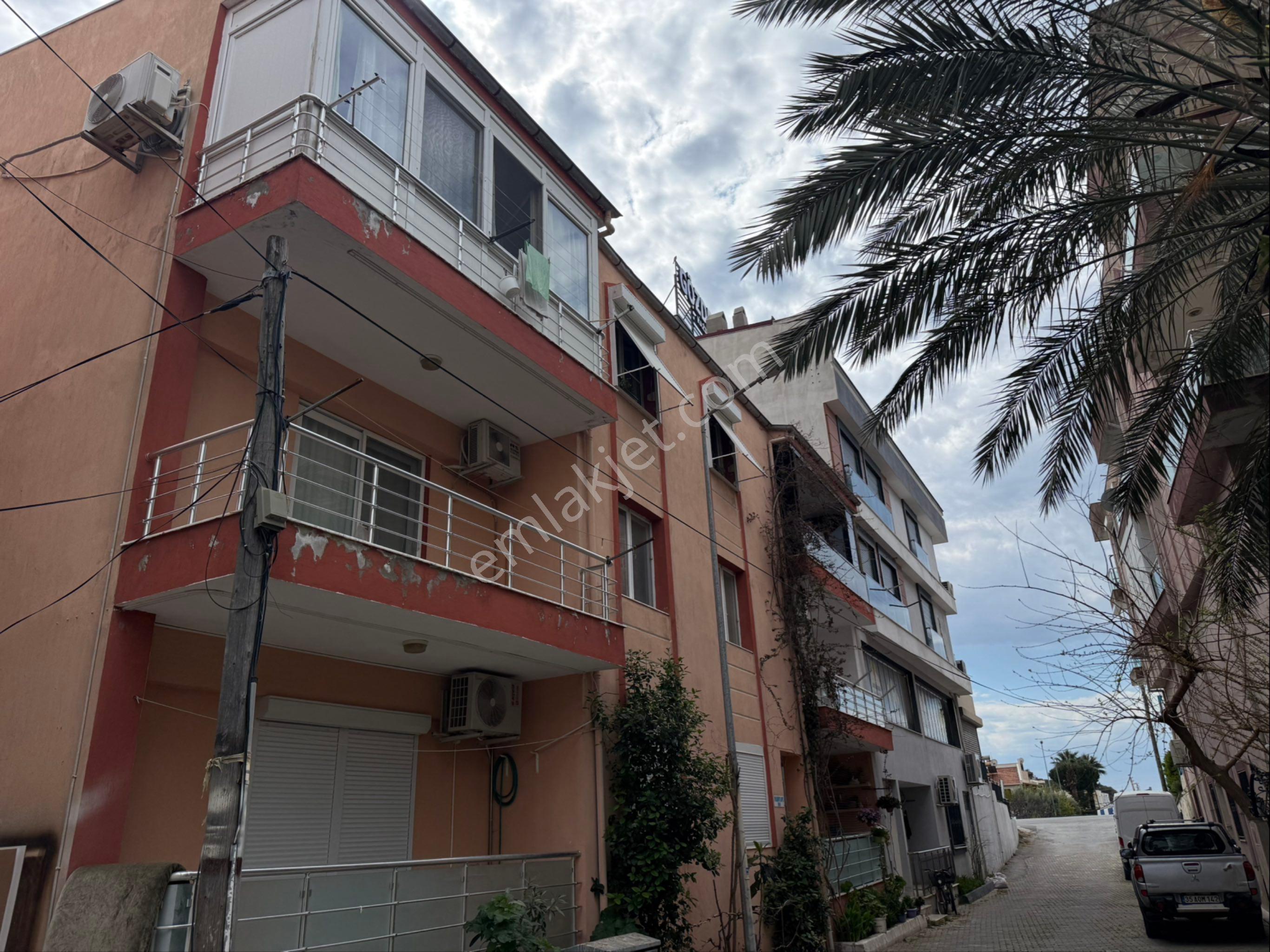 Seferihisar Ürkmez Merkez'de Satılık 2+1 80m2 Daire Denize 200m - Görsel 2