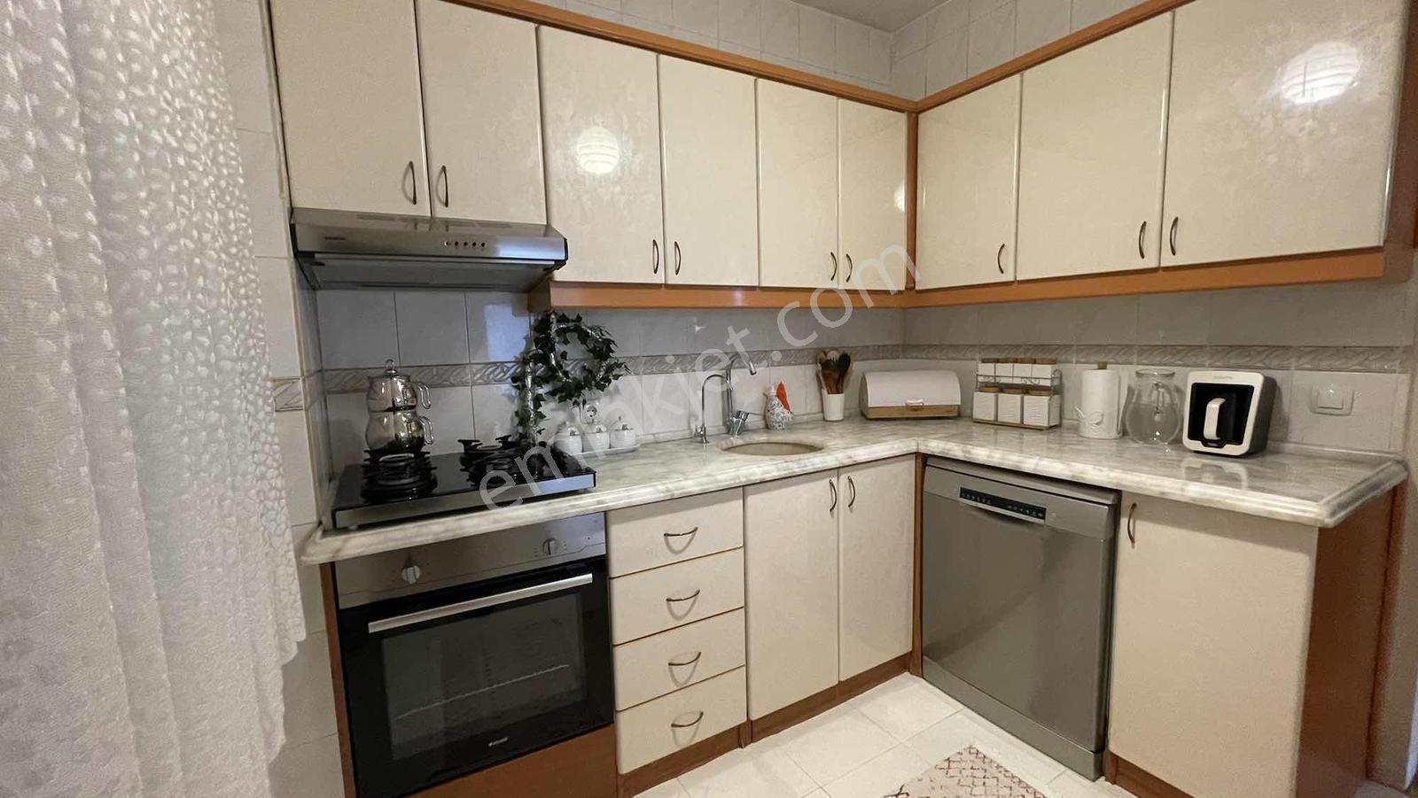 Basınsitesi'nde Harika Konumda Masrafsız Geniş 2+1 Satılık Daire - Görsel 16