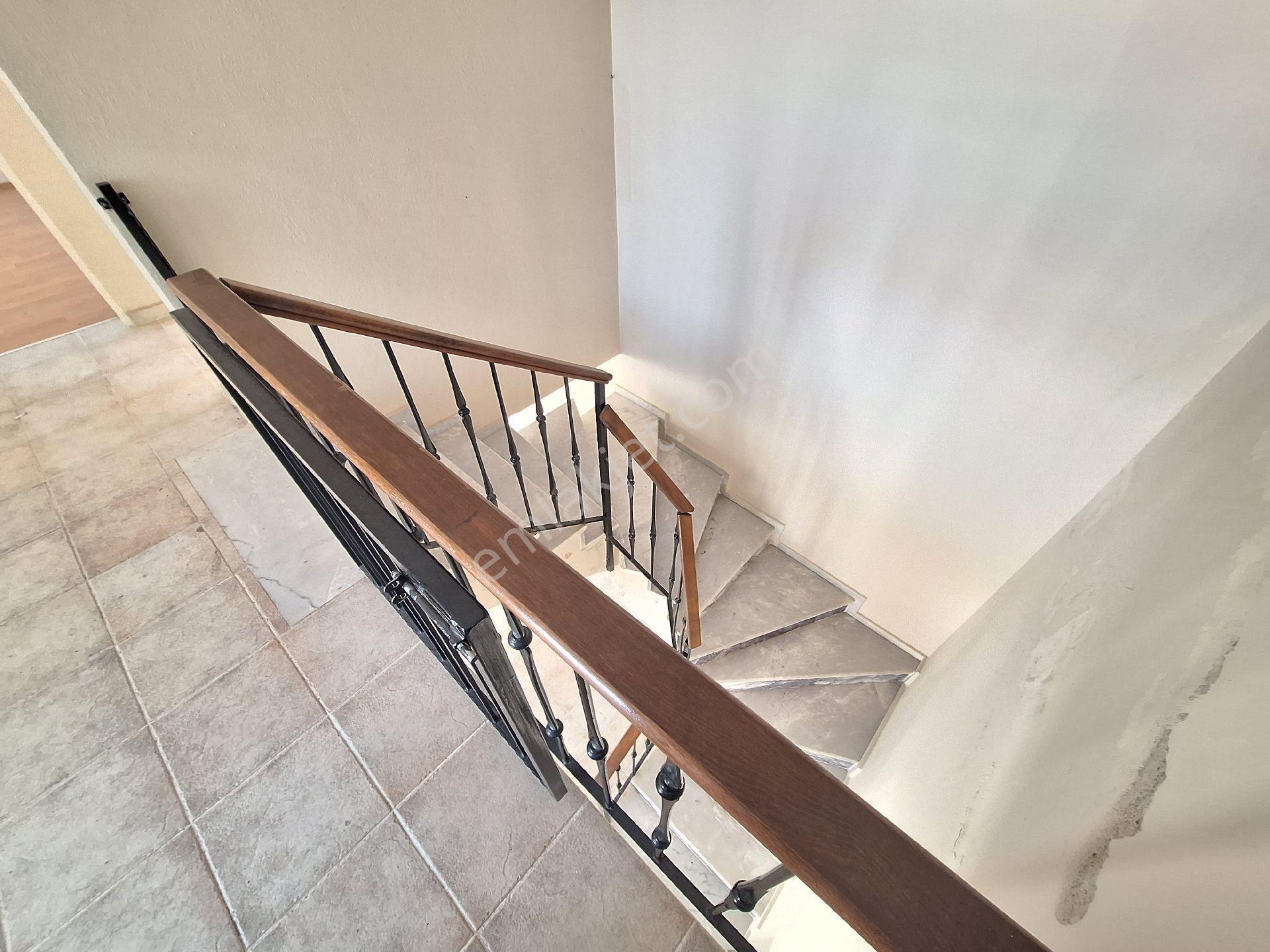 Kuşadası Ege Mahallesinde 3+1 Eşyasız Kiralık Dubleks Daire - Görsel 12