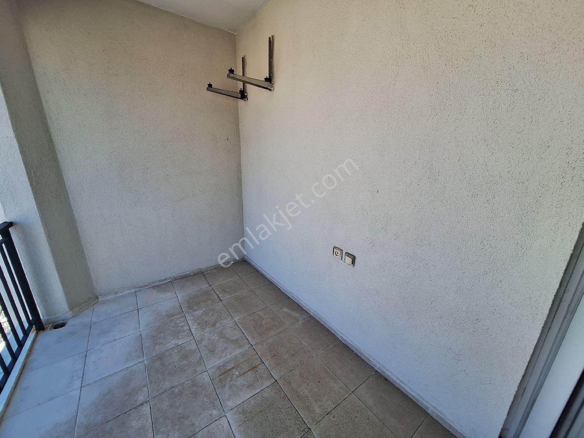 Kuşadası Ege Mahallesinde 3+1 Eşyasız Kiralık Dubleks Daire - Görsel 11