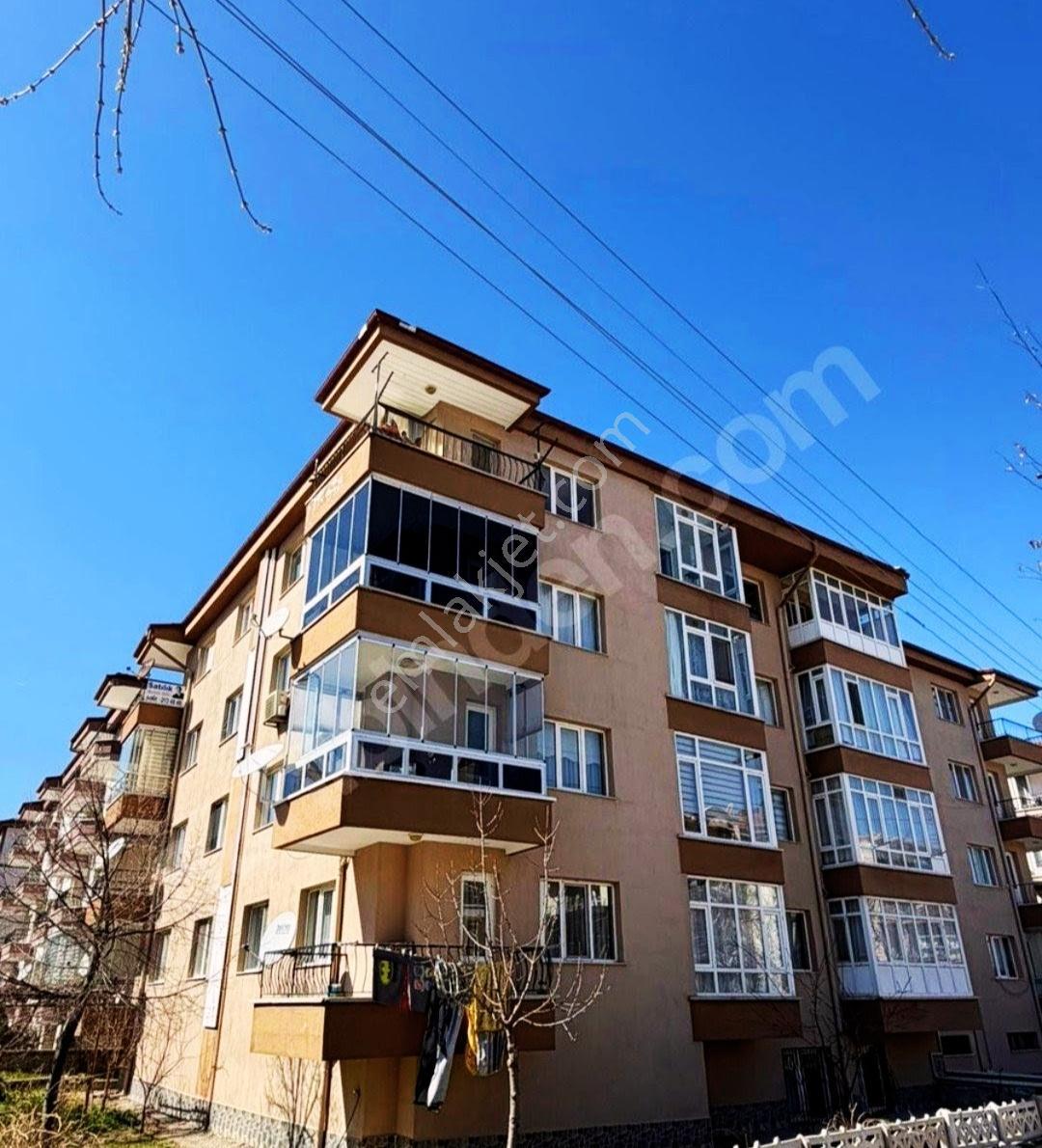 Turkuaz Emlaktan Güvenevler Mahallesinde Satılık 3+1 Daire