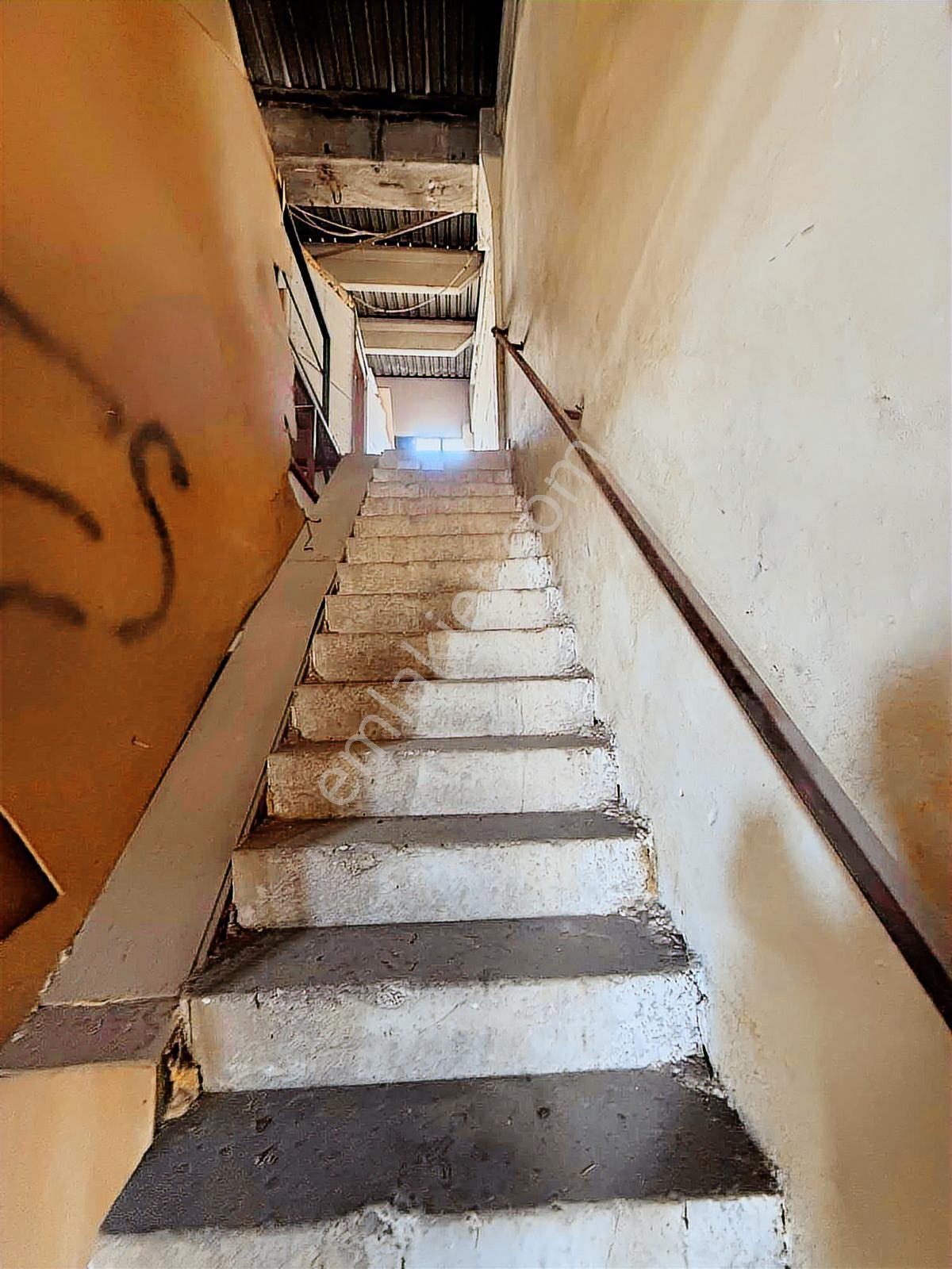 İzmir Menderes Kısıkköy Mobilyacılar Sitesinde Kiralık - Görsel 11