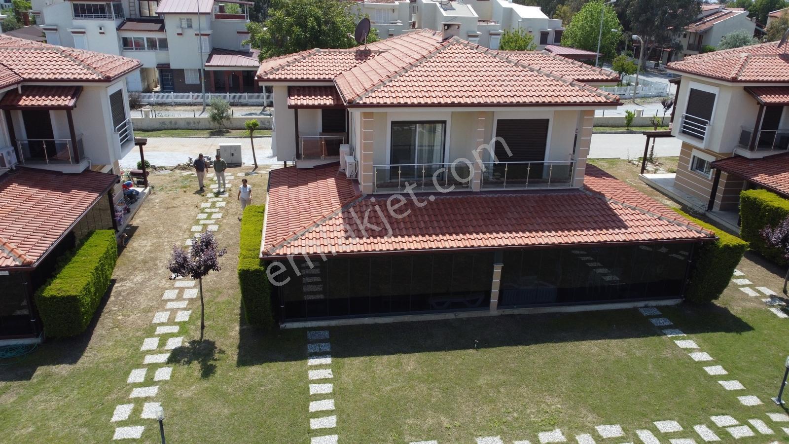 Kuşadası Davutlar Denize 250 M Havuzlu Site İçinde 3+1 Villa - Görsel 20