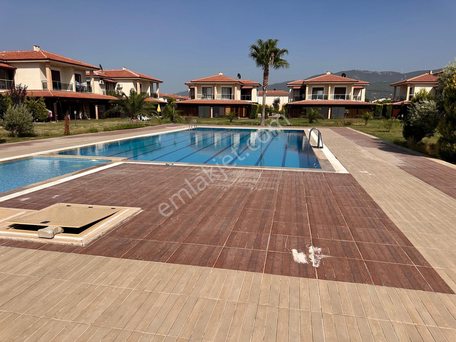 Kuşadası Davutlar Denize 250 M Havuzlu Site İçinde 3+1 Villa - Görsel 9