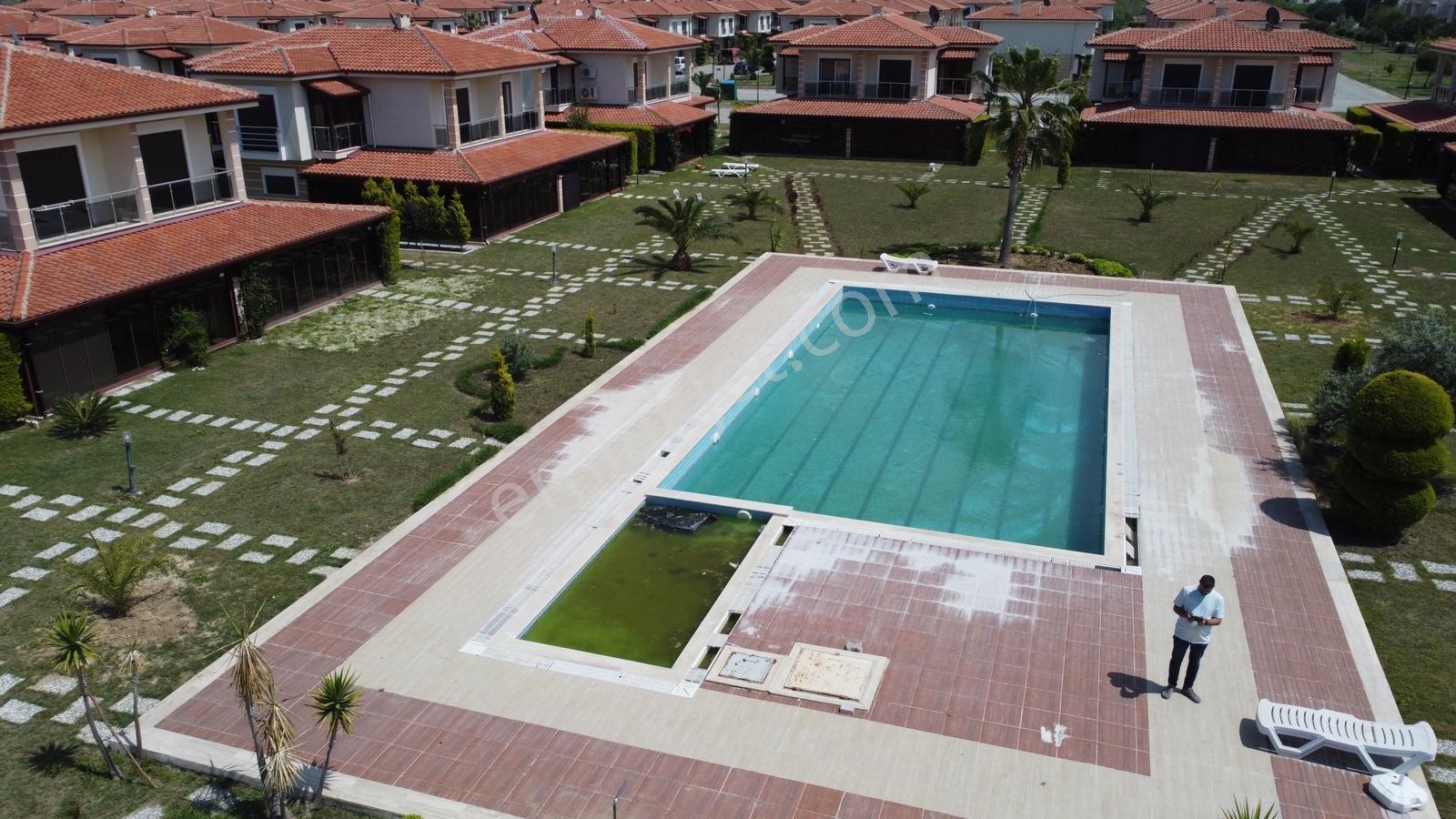 Kuşadası Davutlar Denize 250 M Havuzlu Site İçinde 3+1 Villa - Görsel 2