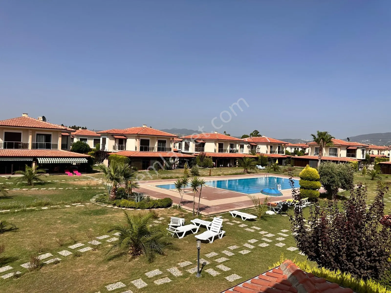 Kuşadası Davutlar Denize 250 M Havuzlu Site İçinde 3+1 Villa