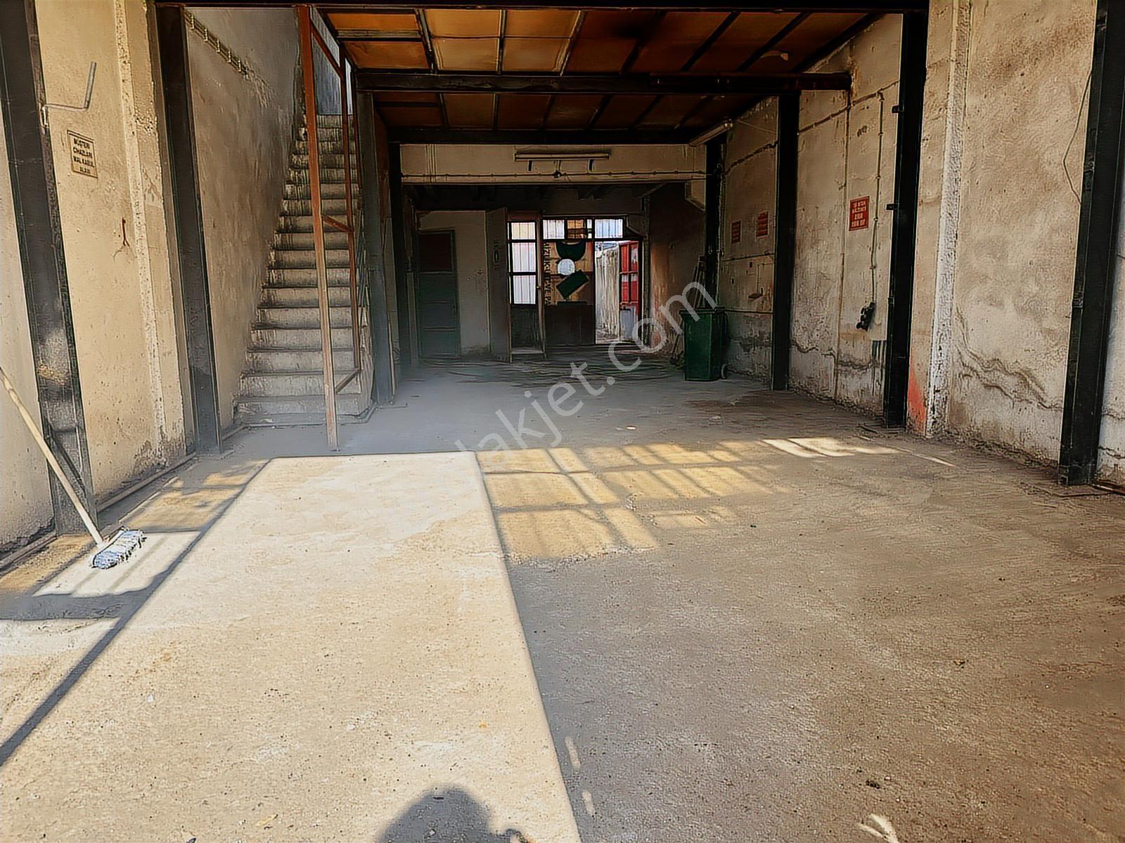 İzmir Menderes Kısıkköy Mobilyacılar Sitesinde Kiralık Dükkan - Görsel 14