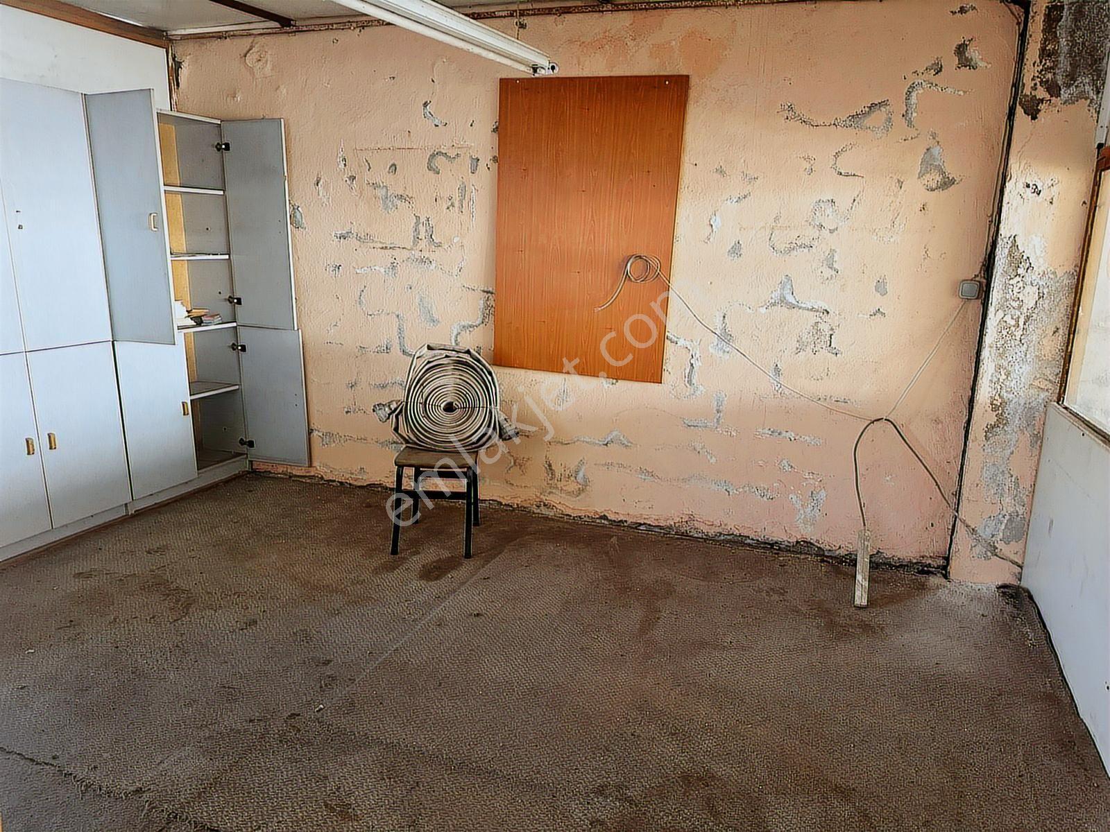 İzmir Menderes Kısıkköy Mobilyacılar Sitesinde Kiralık Dükkan - Görsel 37