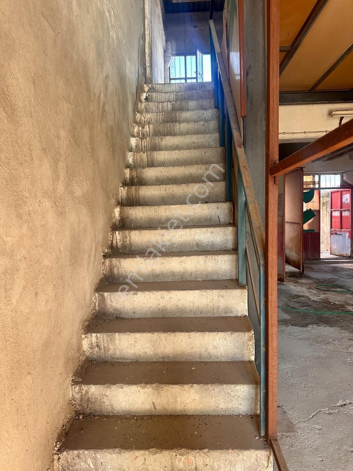 İzmir Menderes Kısıkköy Mobilyacılar Sitesinde Kiralık Dükkan - Görsel 47