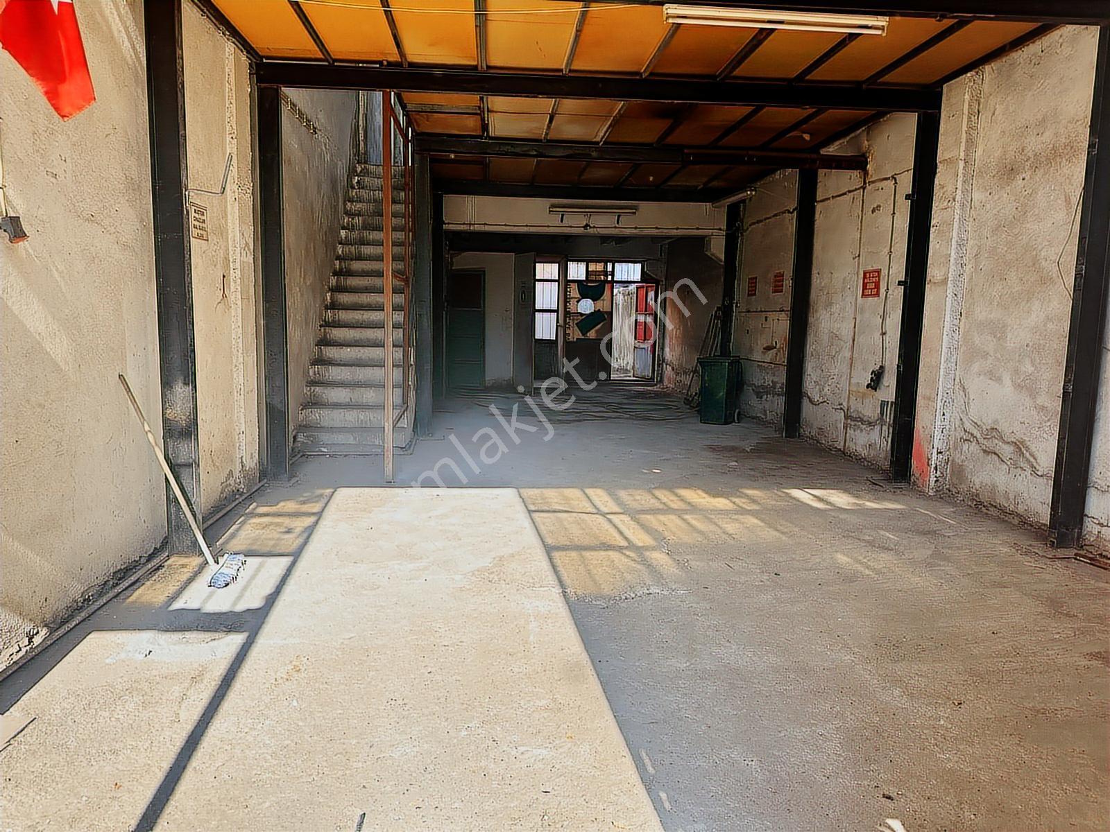 İzmir Menderes Kısıkköy Mobilyacılar Sitesinde Kiralık Dükkan - Görsel 15