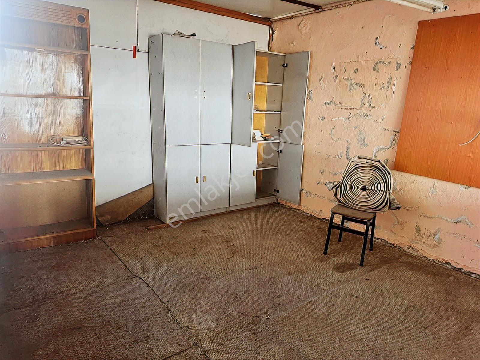 İzmir Menderes Kısıkköy Mobilyacılar Sitesinde Kiralık Dükkan - Görsel 31