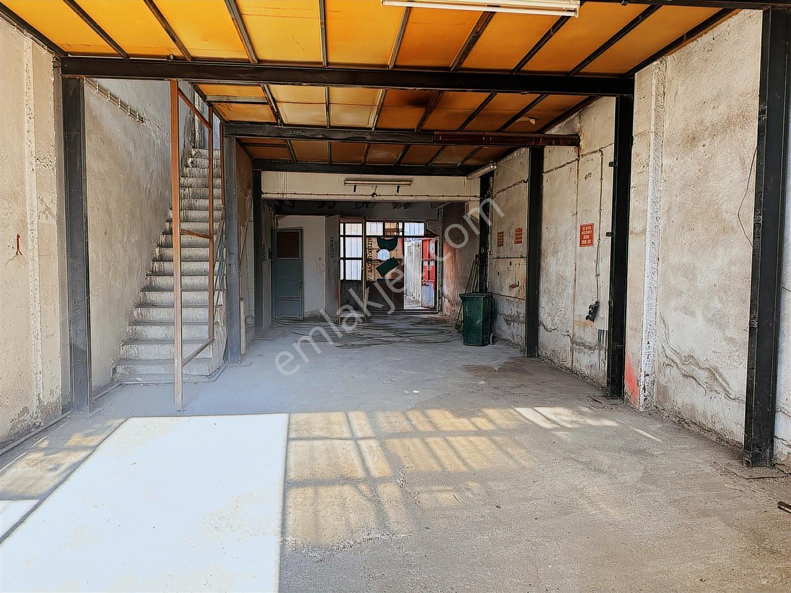 İzmir Menderes Kısıkköy Mobilyacılar Sitesinde Kiralık Dükkan - Görsel 13