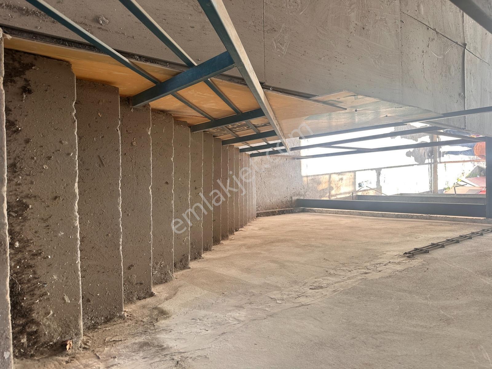 İzmir Menderes Kısıkköy Mobilyacılar Sitesinde Kiralık Dükkan - Görsel 3