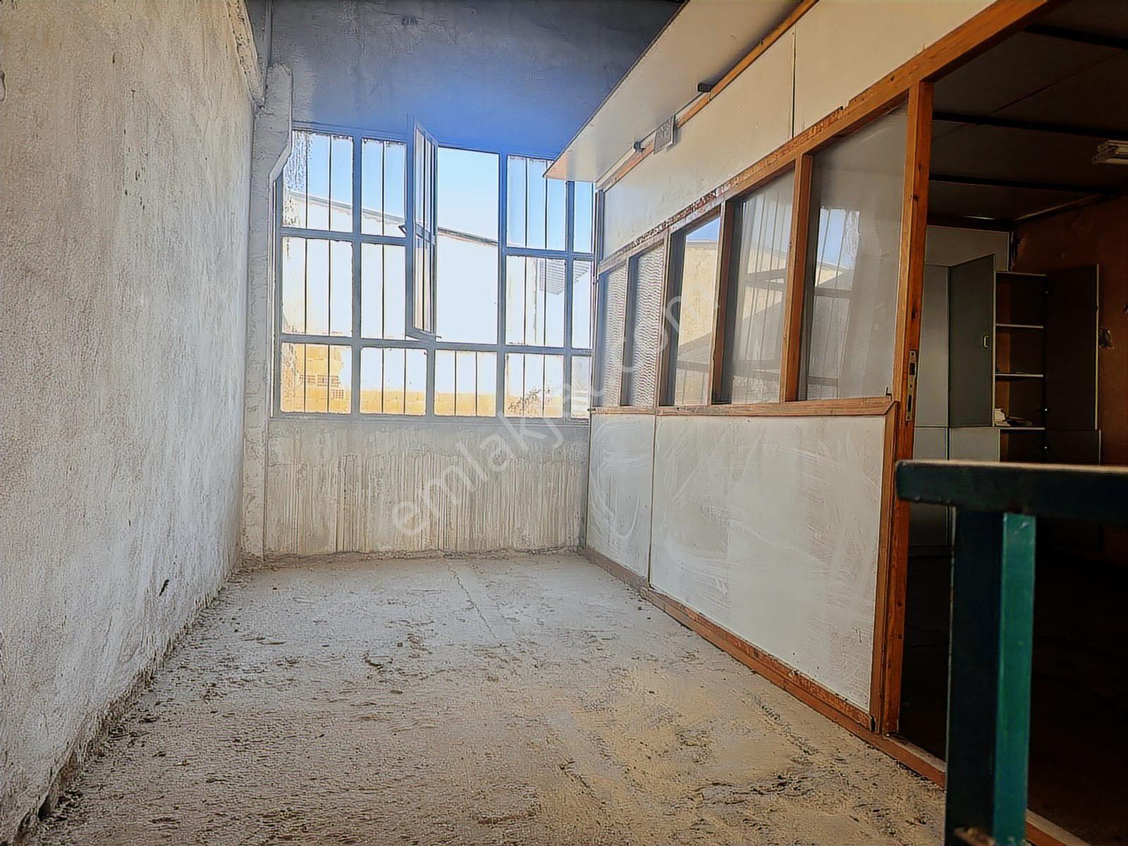 İzmir Menderes Kısıkköy Mobilyacılar Sitesinde Kiralık Dükkan - Görsel 40
