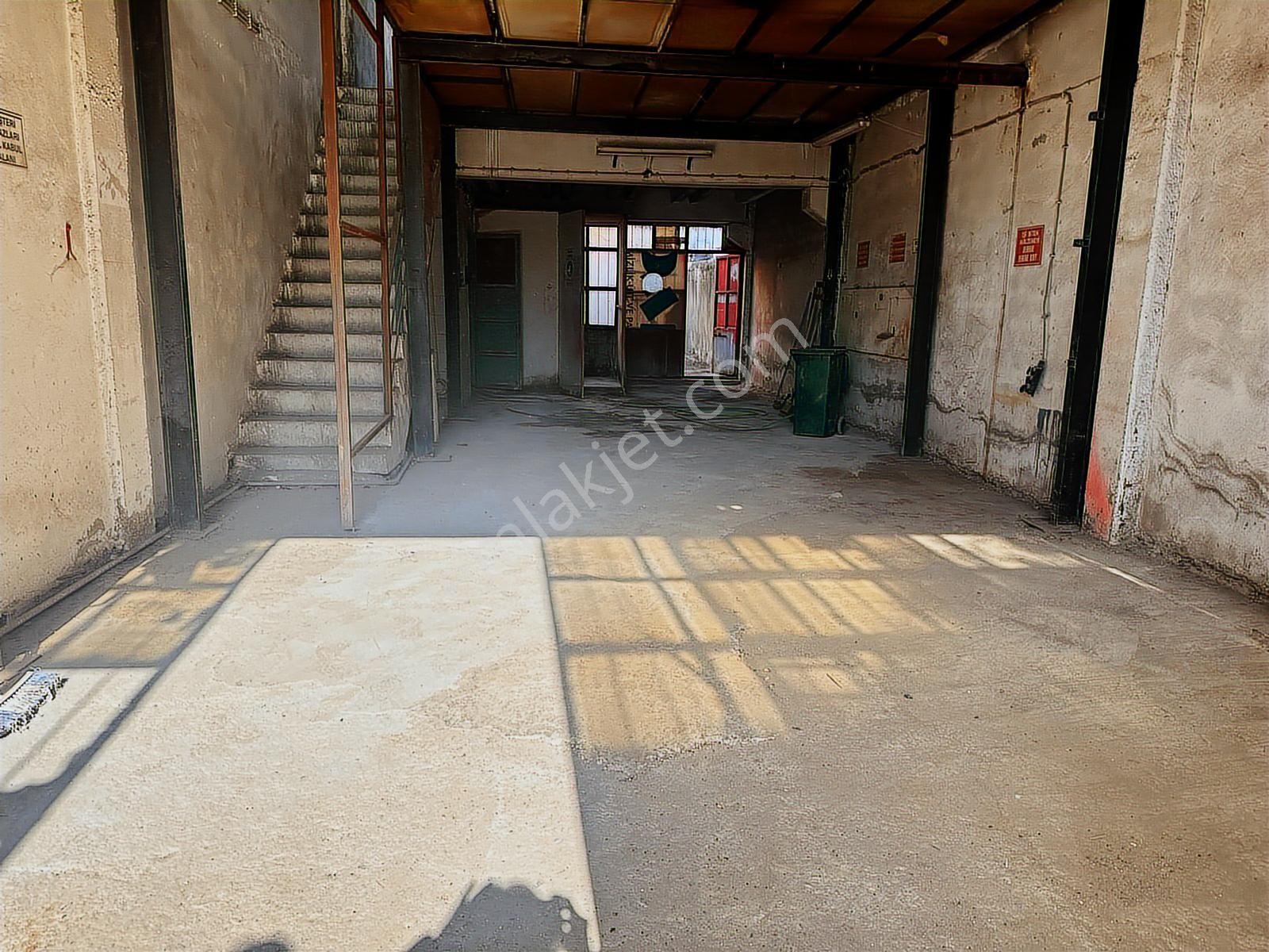 İzmir Menderes Kısıkköy Mobilyacılar Sitesinde Kiralık Dükkan - Görsel 32