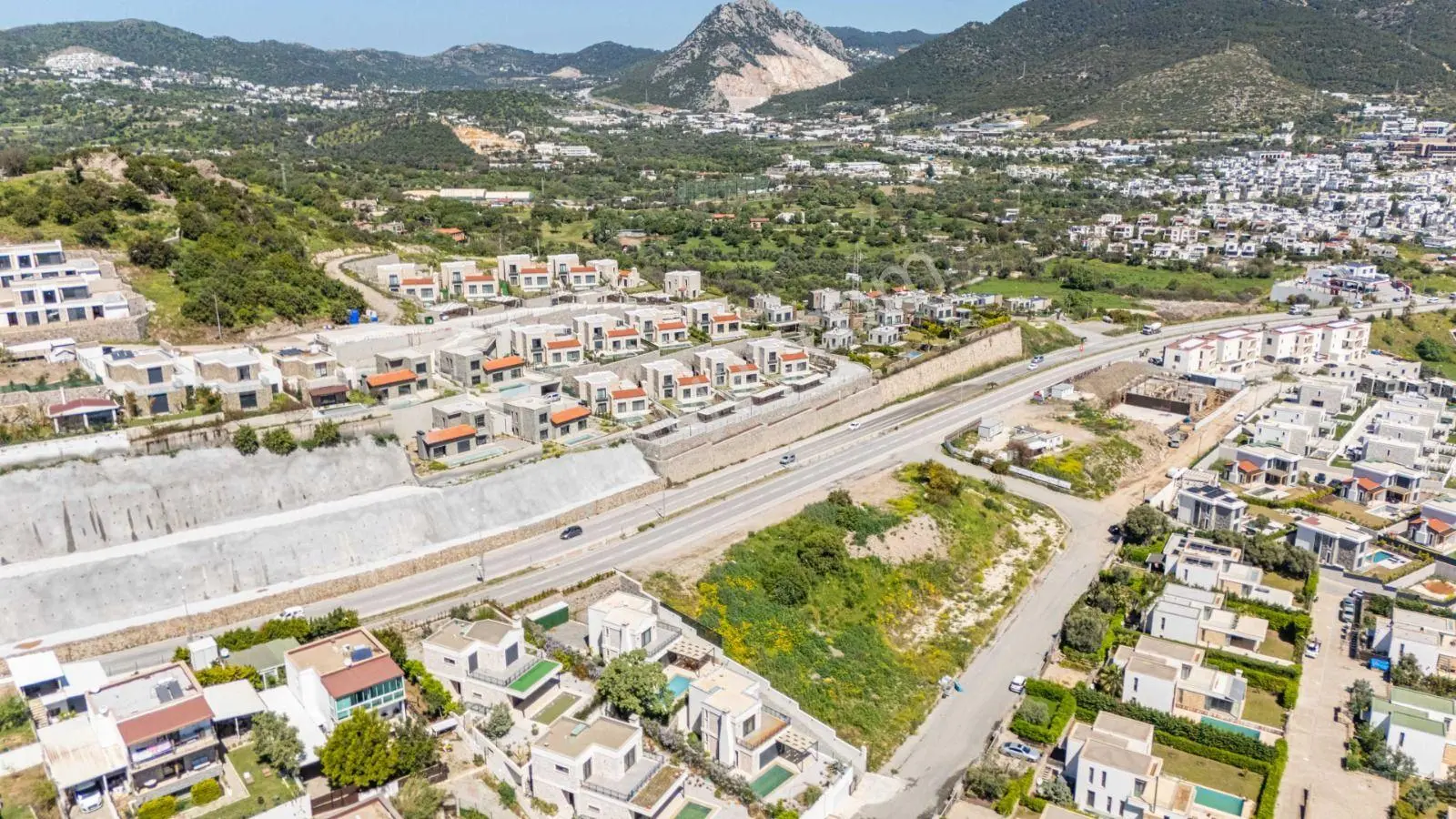 Ortakent'te Merkezi Lokasyonda Konut Veya Ticari İmarlı Arsa - Görsel 2
