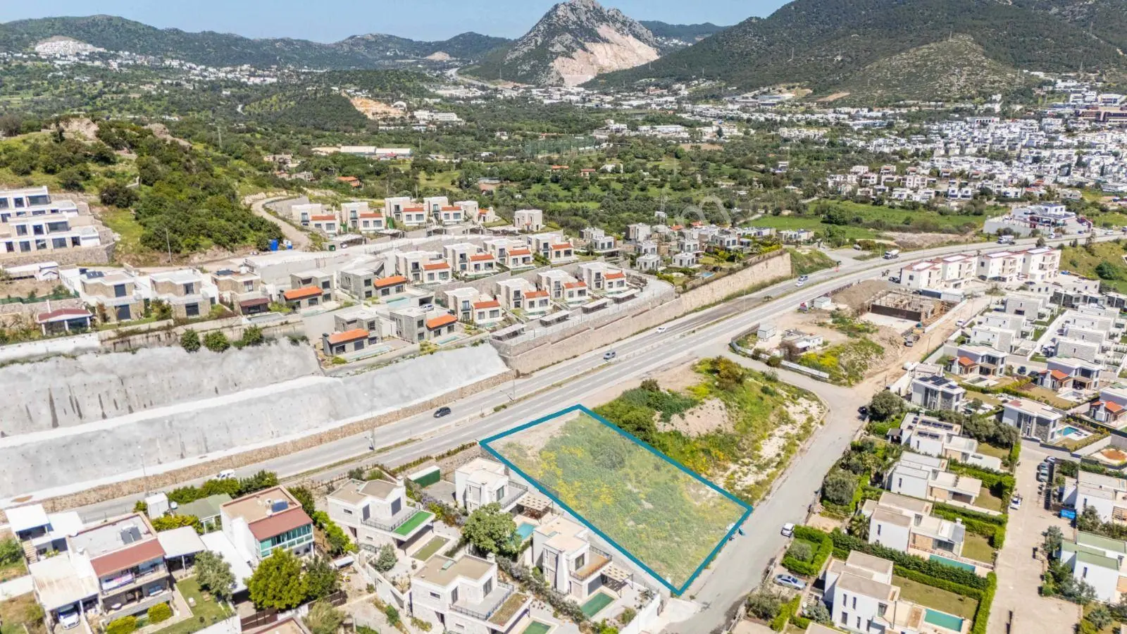Ortakent'te Merkezi Lokasyonda Konut Veya Ticari İmarlı Arsa - Görsel 3
