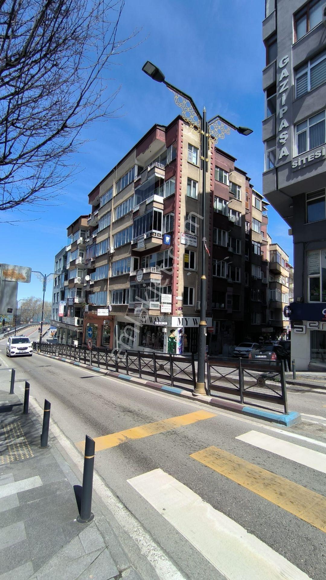 Trabzon Meydan Gazipaşa Caddesi Üzerinde Kiralık Ofis