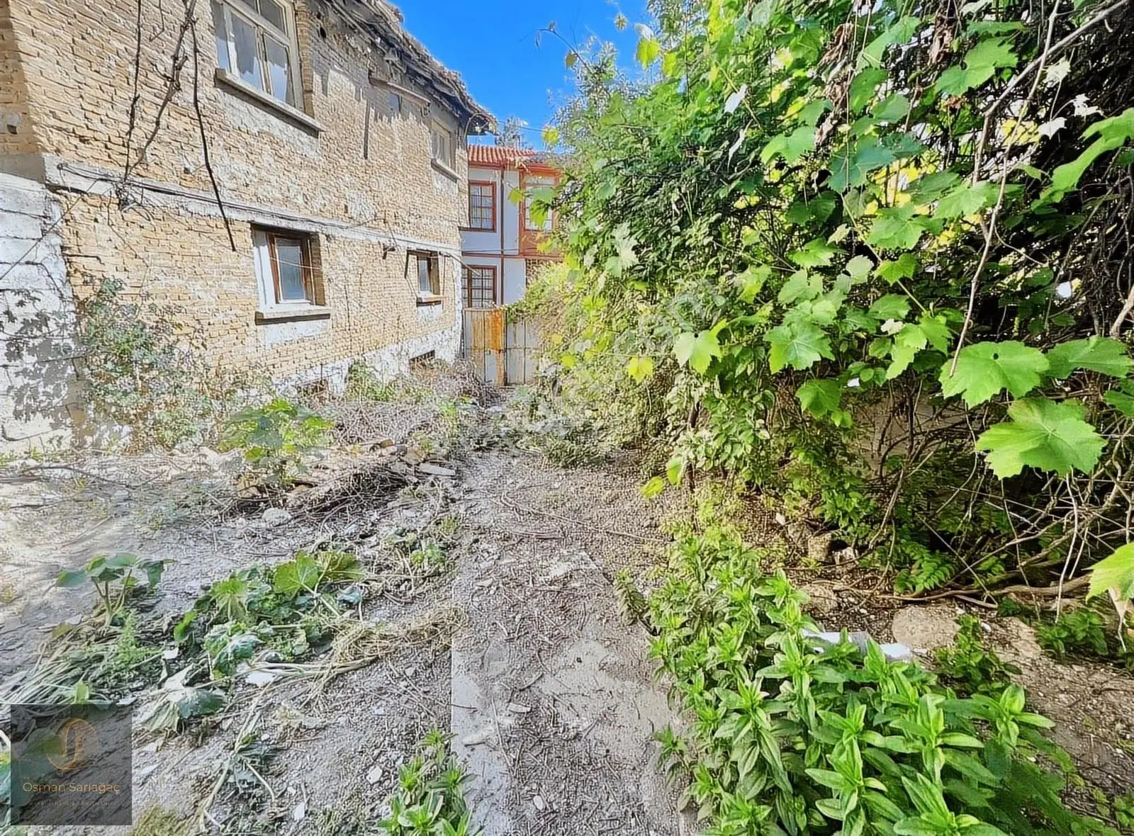 Elmalı Camiatik Mah.286 M2 İçerisinde Müstakil Satılık Ev