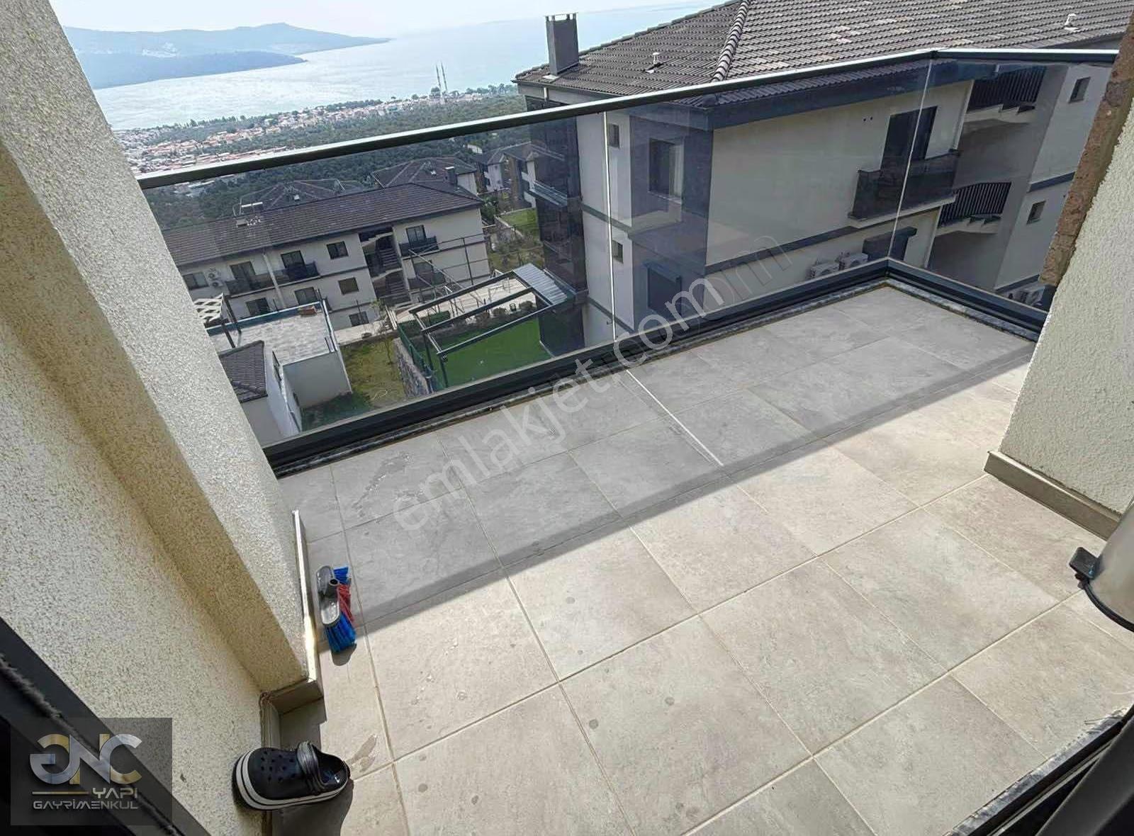 Olimpik Havuzlu Sitede Deniz Manzaralı Daire - Görsel 12