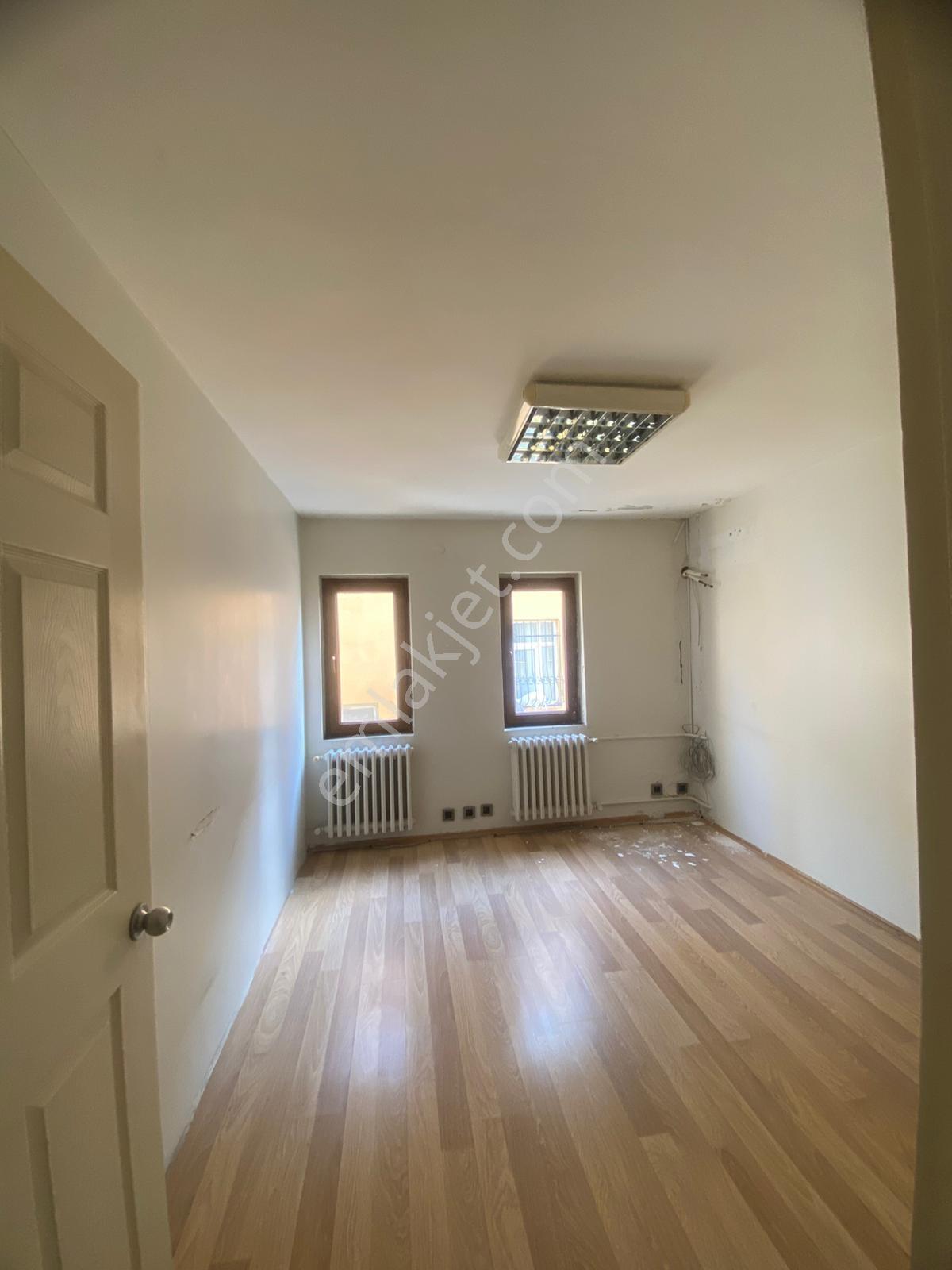 Üsküdar Bağlarbaşı Cad. 100m2 2. Kat Satılık Ofis Fırsatı - Görsel 2