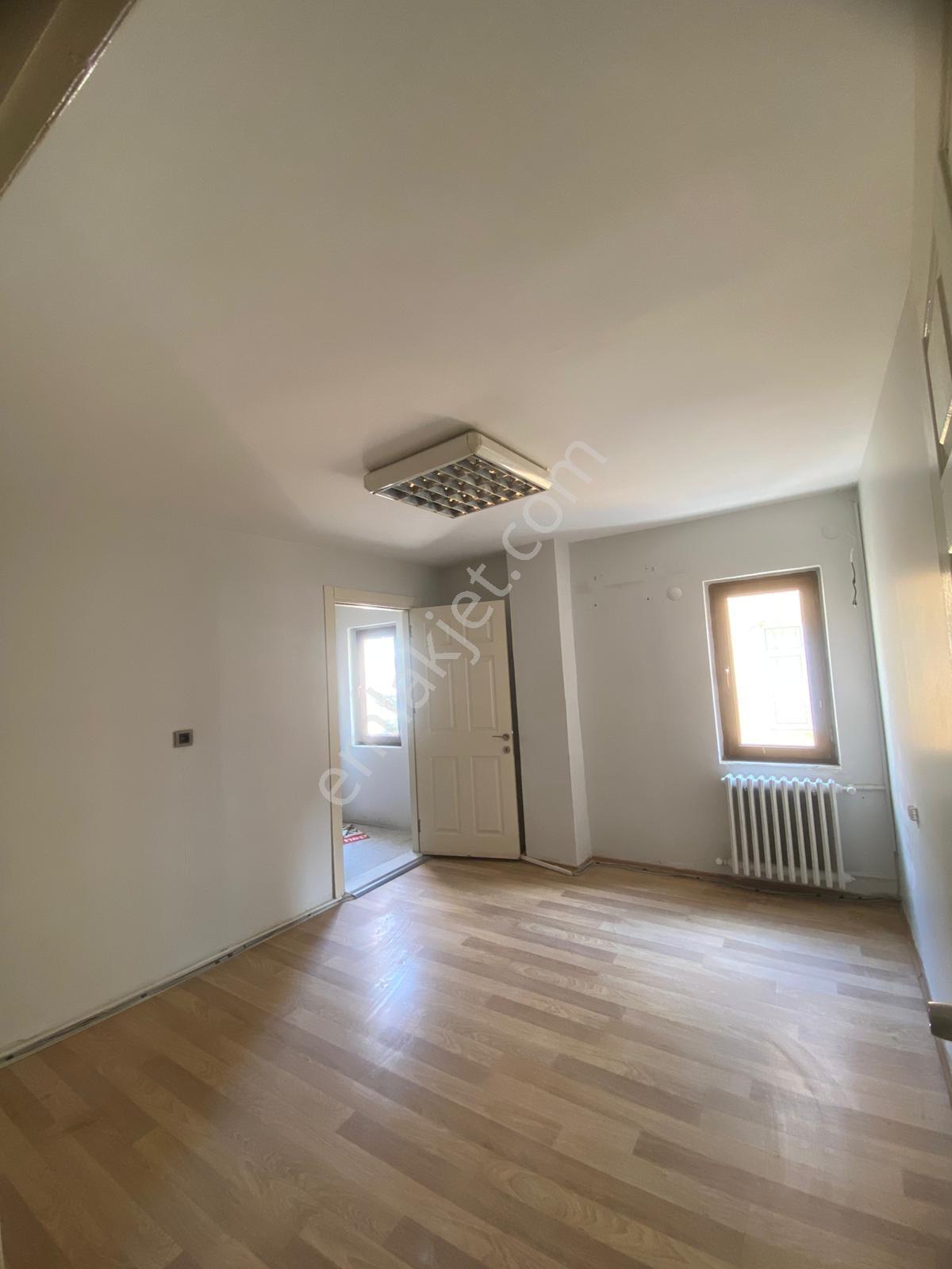 Üsküdar Bağlarbaşı Cad. 100m2 2. Kat Satılık Ofis Fırsatı - Görsel 4