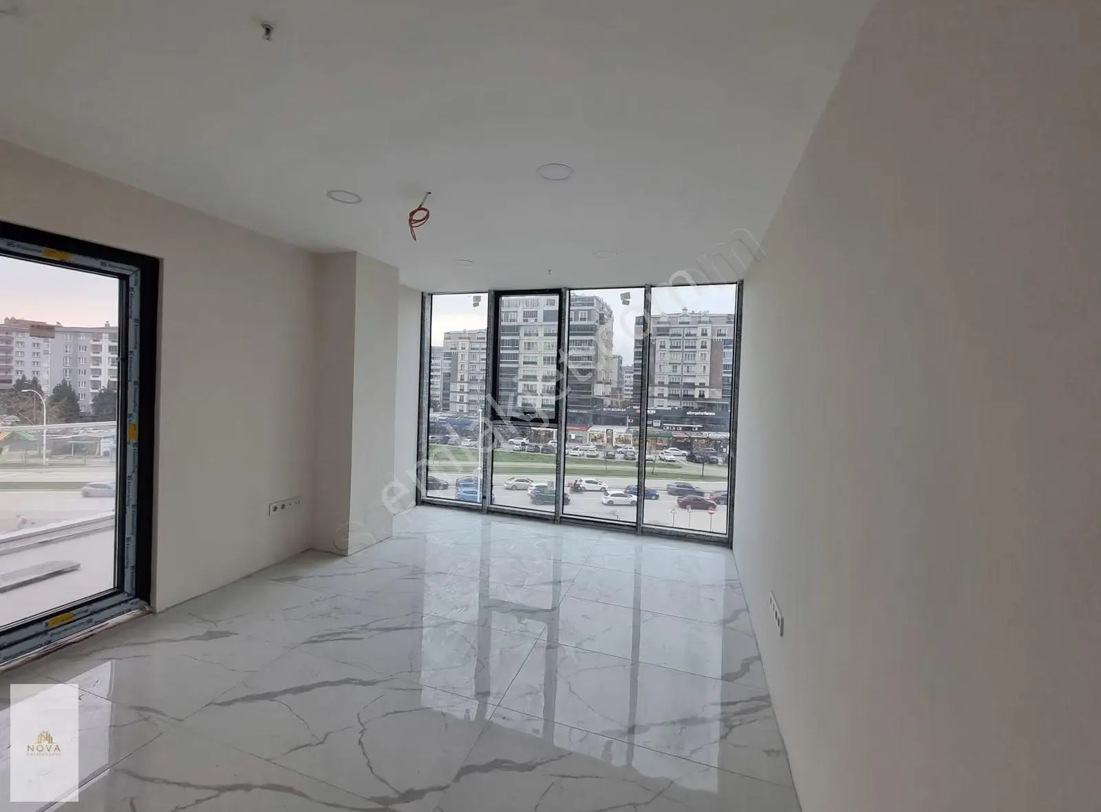Nilüfer 29 Ekim Mahallesi Metro İstasyonu Önü Kiralık 1+1 Ofis