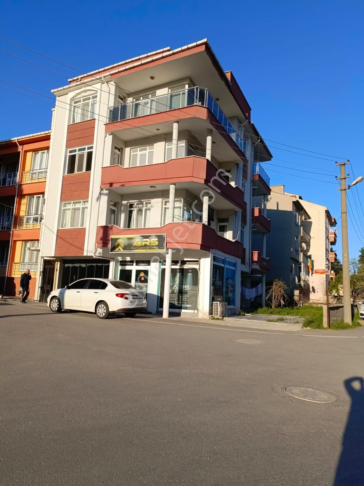 Edirne Atatürk Mahallesi'nde Merkezi Konum Satılık 3+1 Daire - Görsel 34