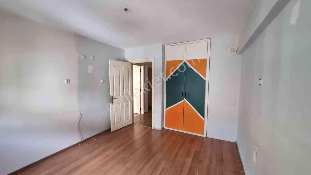 Karşıyaka Bahçelıevler’de Asansörlü , Izban Karşısı 3+1 Satılık Daıre! - Görsel 24