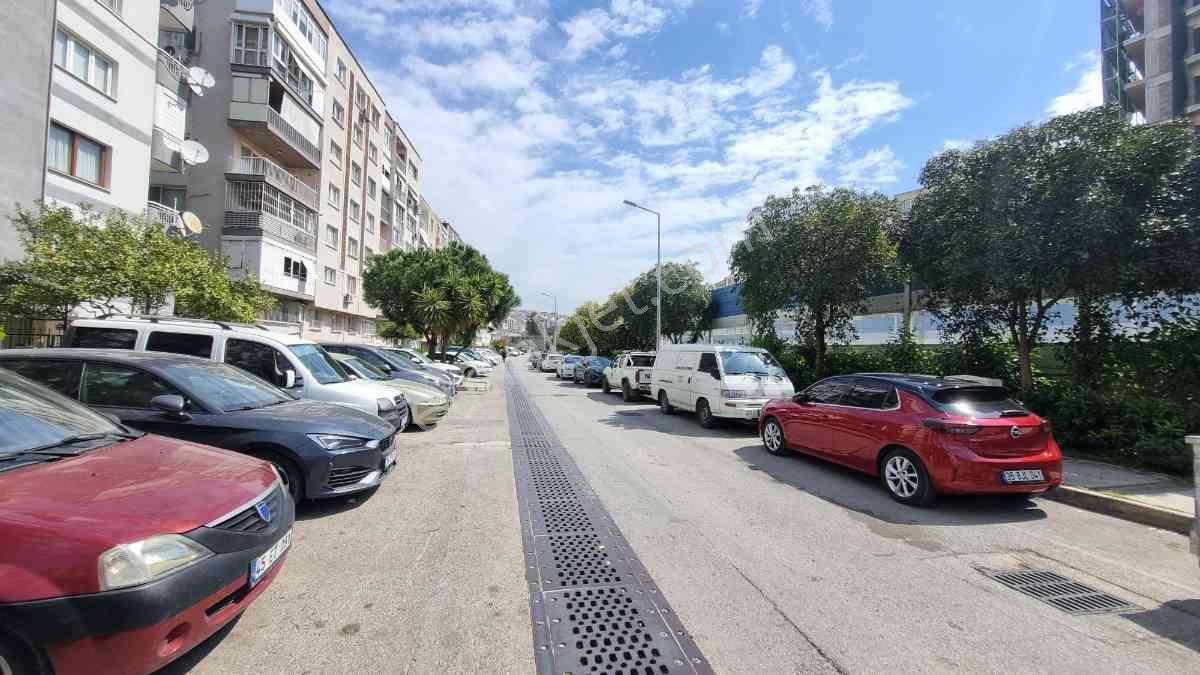 Karşıyaka Bahçelıevler’de Asansörlü , Izban Karşısı 3+1 Satılık Daıre! - Görsel 6