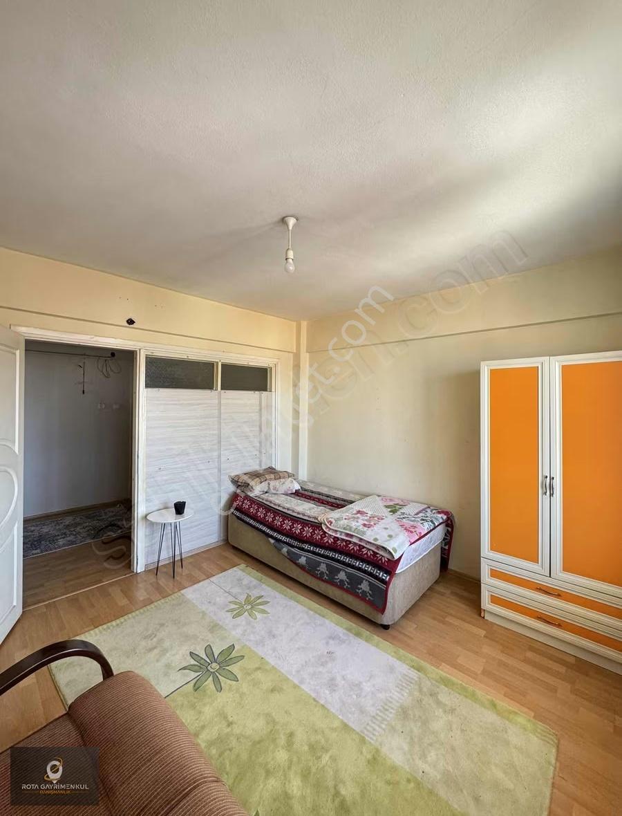Rota'dan Karamürsel Merkeze Yakın Eşyalı Kiralık 3+1 Daire!
