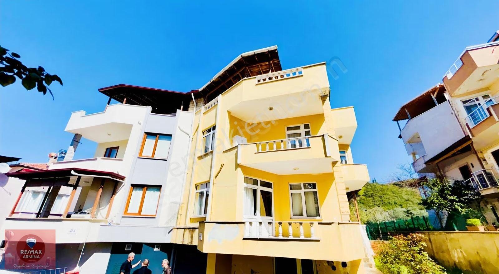 Karamürsel Dereköyde Deniz Manzaralı Bahçeli Ve Prestij Dolu - Görsel 26