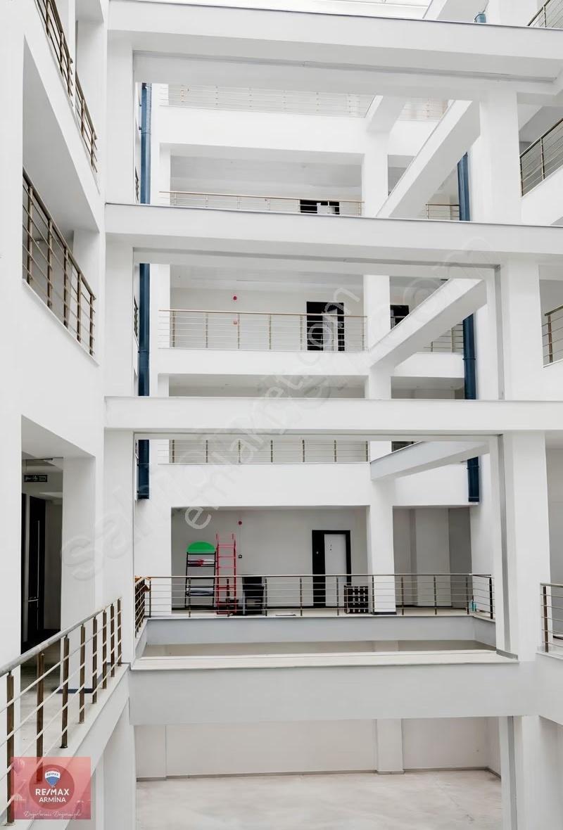 Remax Arminadan Kartepede Sapanca Yoluna Cepheli Kiralık Ofis - Görsel 2