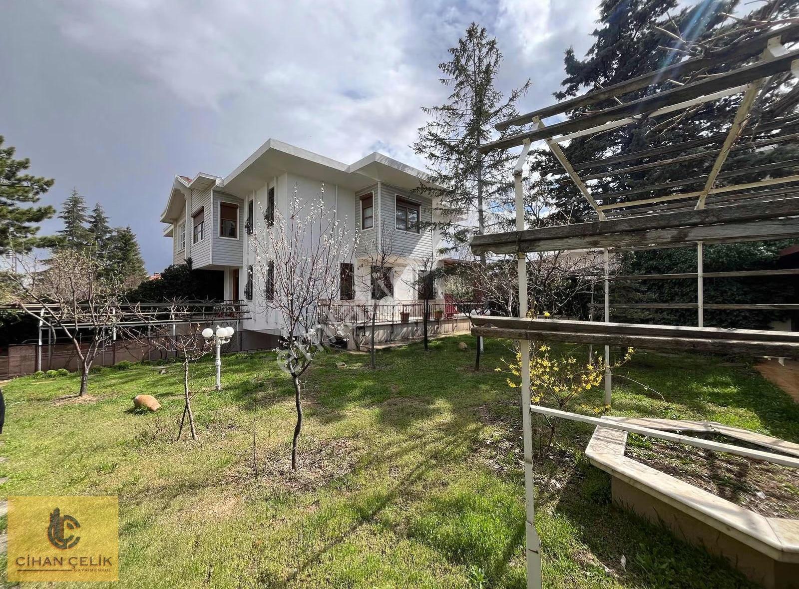 Durundayda Böyle Geniş Bahçeli Yer Kalmadı 4+1 Satılık Villa
