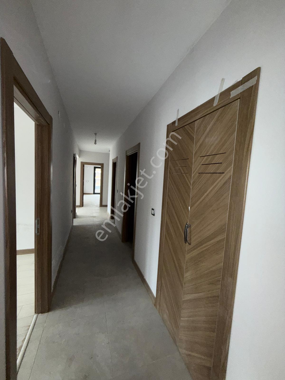 Göl Manzaralı, Kapalı Mutfaklı 4+1 Kiralık Daire - Görsel 6