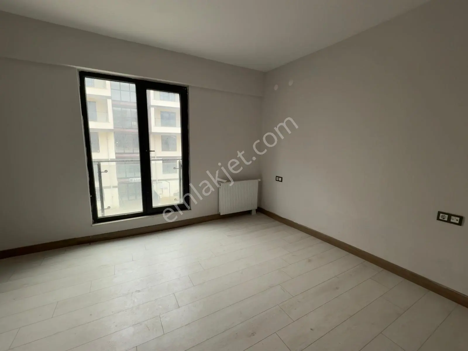 Göl Manzaralı, Kapalı Mutfaklı 4+1 Kiralık Daire - Görsel 4