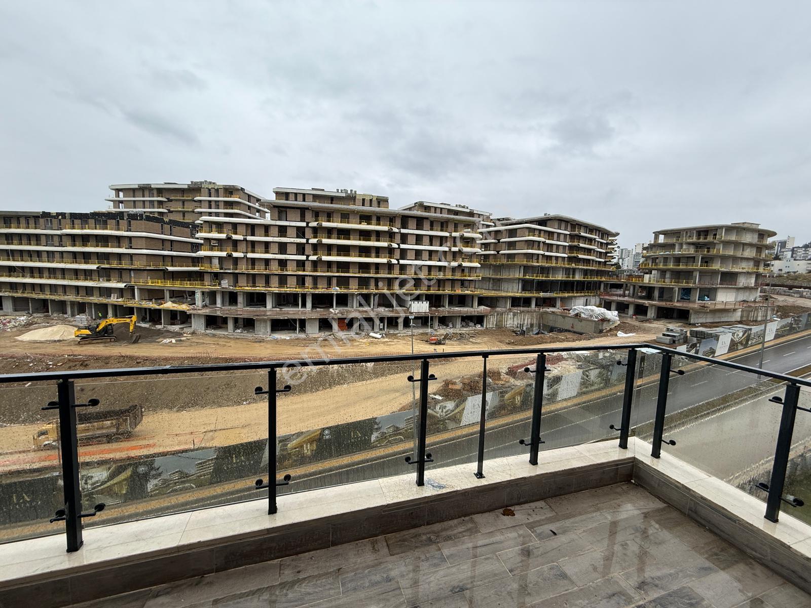 Göl Manzaralı, Kapalı Mutfaklı 4+1 Kiralık Daire - Görsel 8