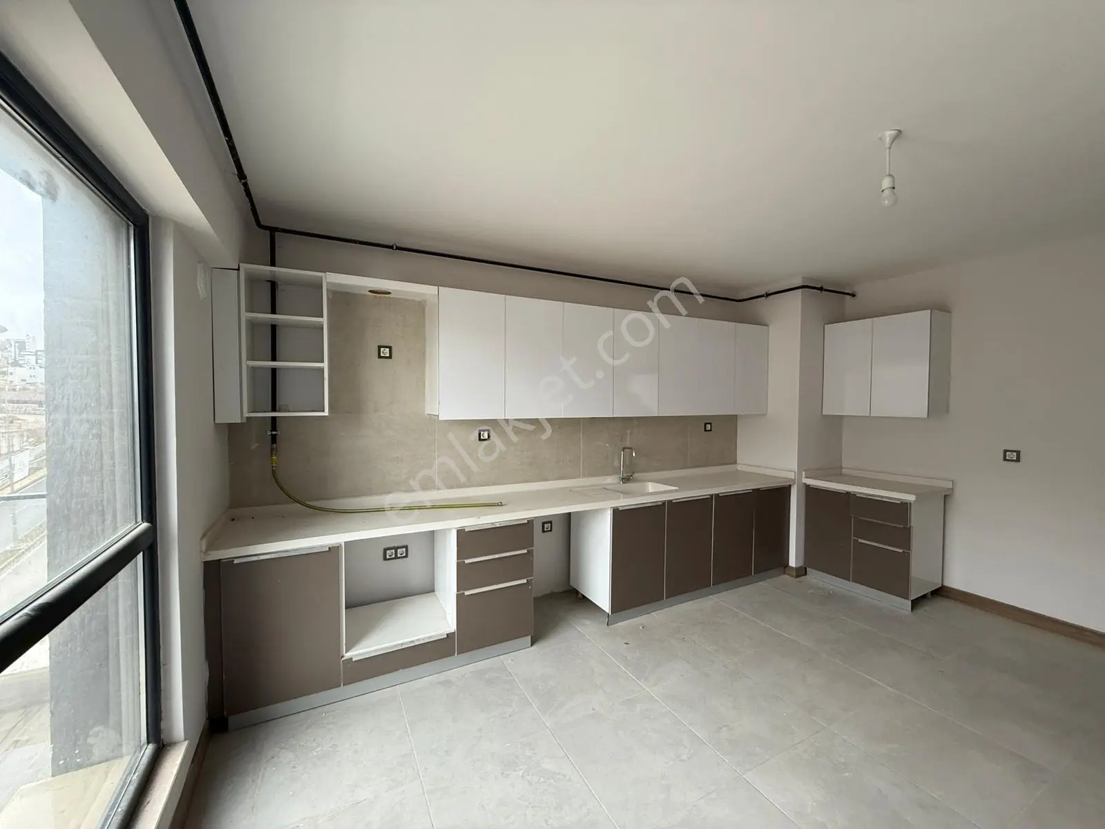 Göl Manzaralı, Kapalı Mutfaklı 4+1 Kiralık Daire - Görsel 2