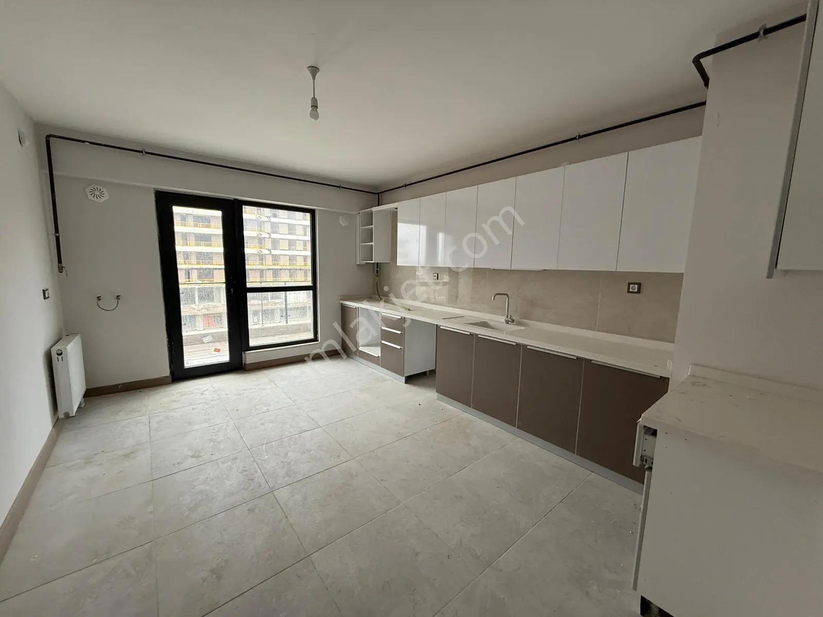 Göl Manzaralı, Kapalı Mutfaklı 4+1 Kiralık Daire - Görsel 3