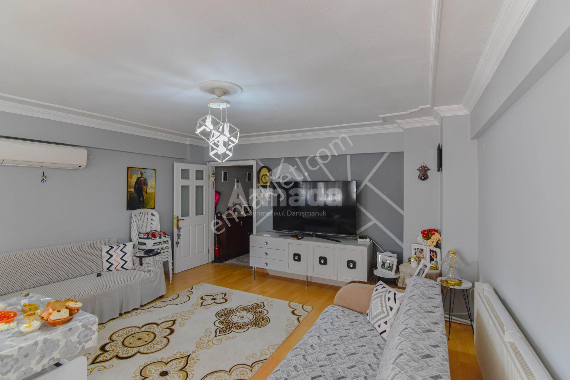 İzmir Karşıyaka Eshot Sokağında 3+1 Satılık Daire