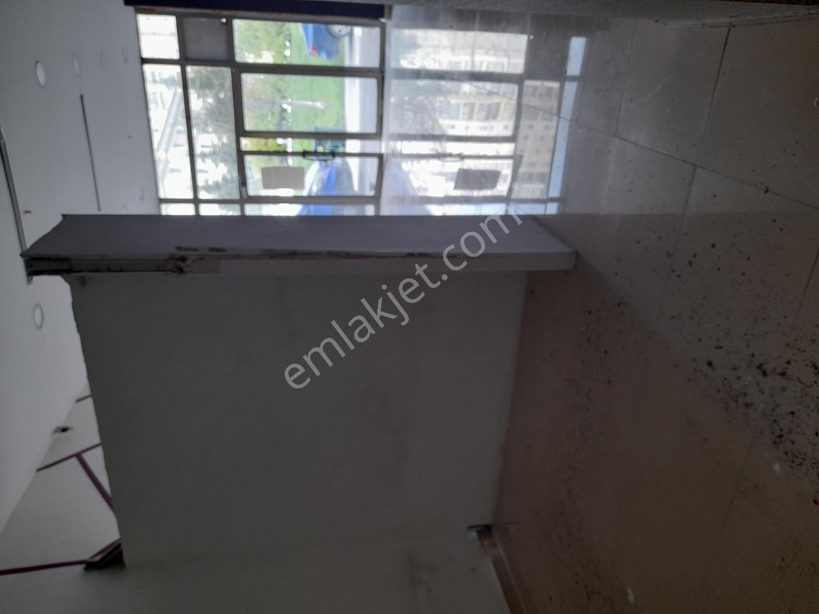 Bahçekent Ticaret Merkezinde Düz Giriş Dükkan(50 M2) - Görsel 2