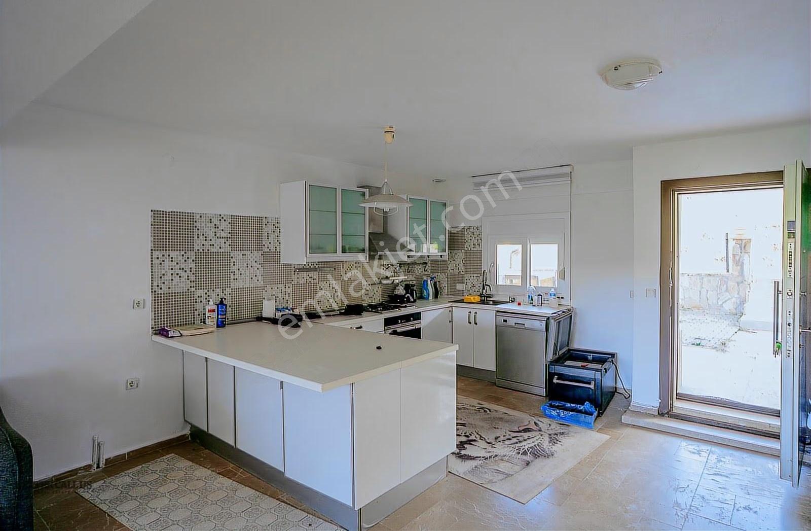 Çeşme Reisdere Yalı Mahallesinde Yıllık Kiralık Villa - Görsel 27