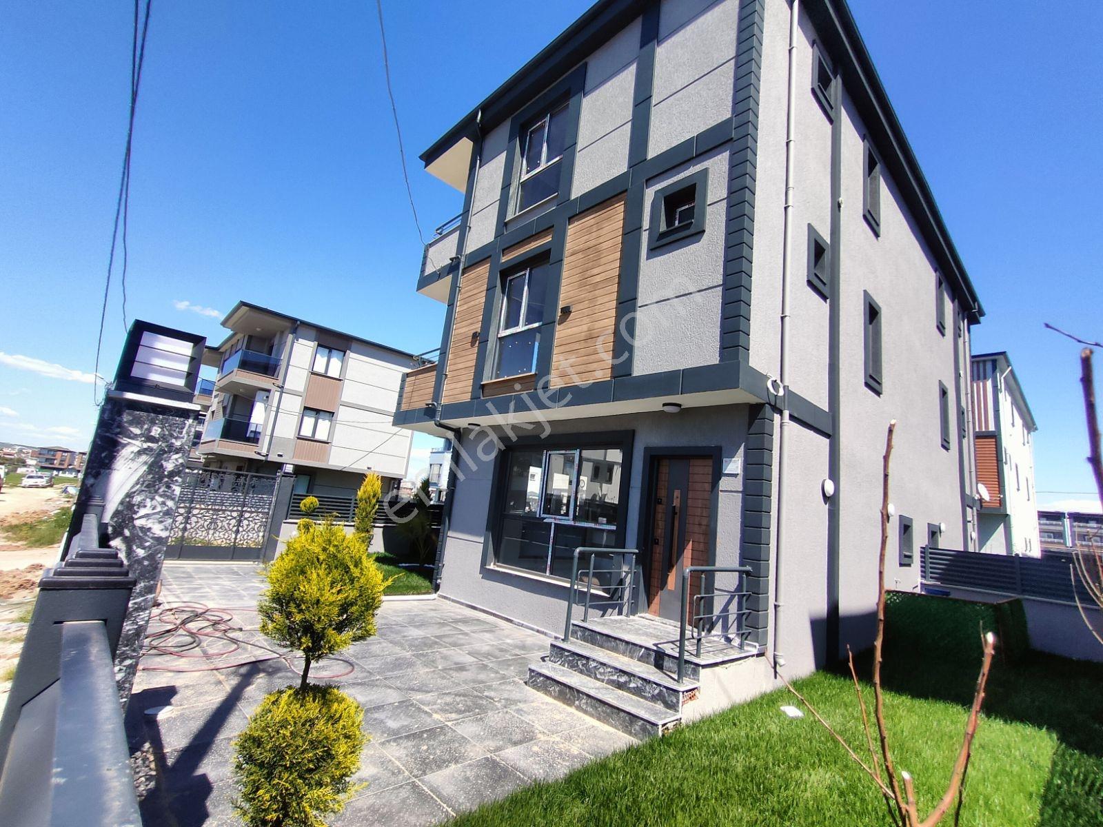 Kartallar'dan Köşebaşı Müstakil Bahçeli Deniz Manz. Yazlık Villa
