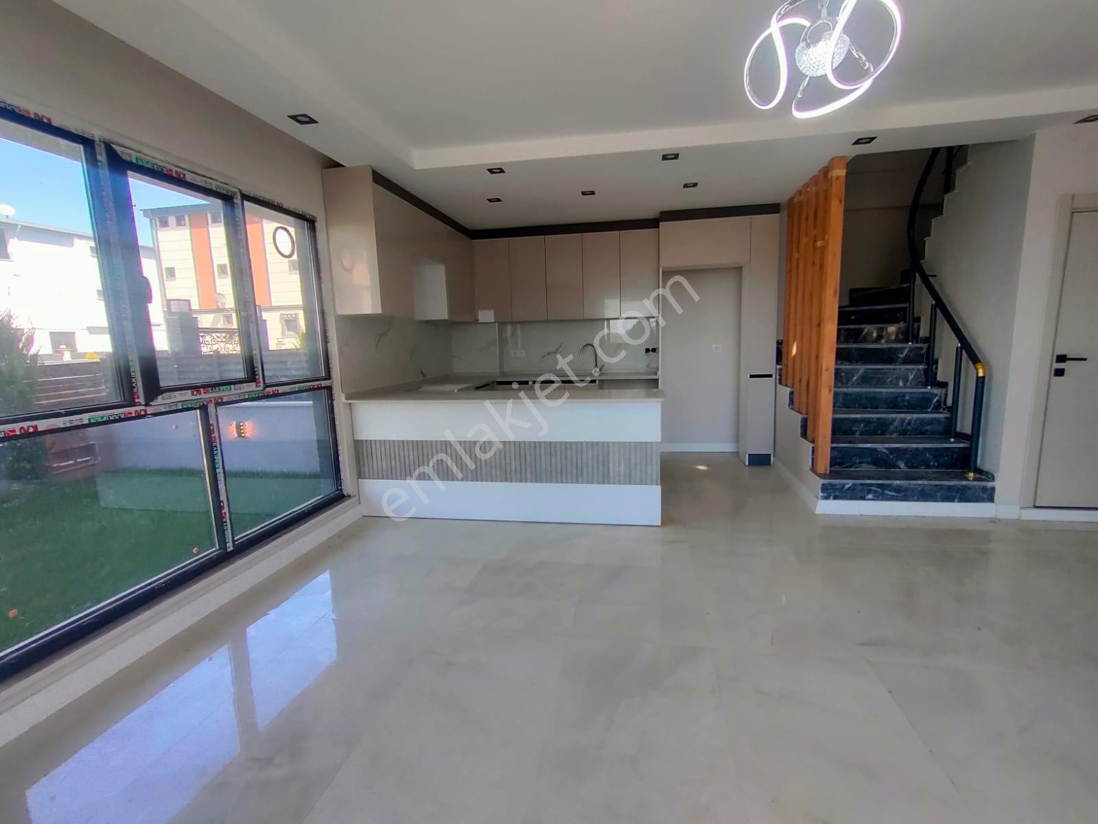 Kartallar'dan Köşebaşı Müstakil Bahçeli Deniz Manz. Yazlık Villa - Görsel 24